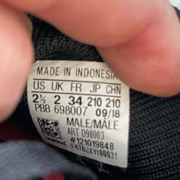 Boys Adidas Predators Sz 2.5 soccer cleats - Picture 3 of 6